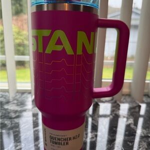 Stanley 40 oz Quencher Flowstate Tumbler in Vivid Violet Reverb colorway